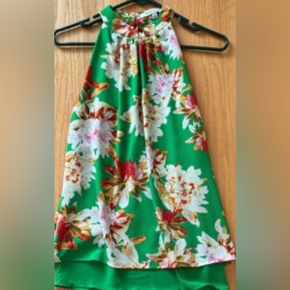 Stunning Kelly Green, Orange and White Floral Resort Blouse. Like New.